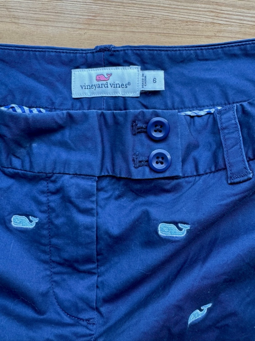 Vineyard Vines Embroidered Shorts 6 - Picture 4 of 7